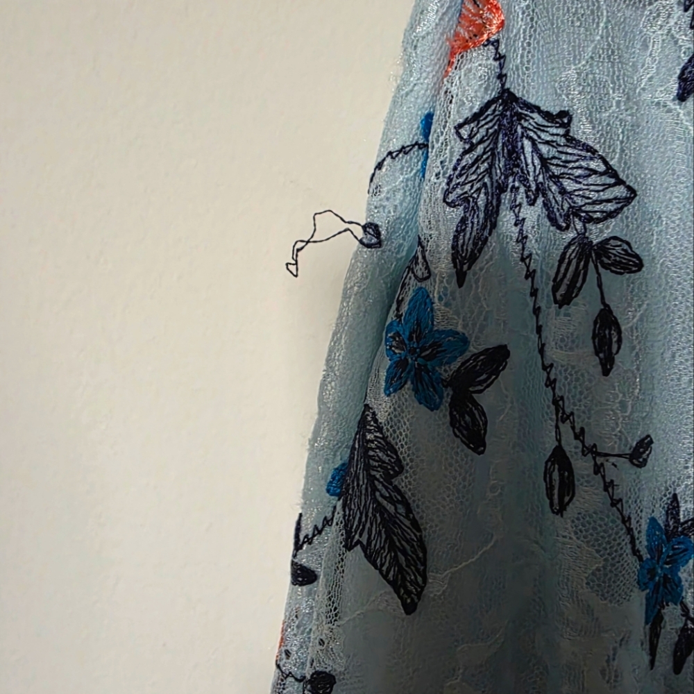 Guess Sweetheart Embroidered Floral Sheath Dress Sz 2 - Picture 9 of 9
